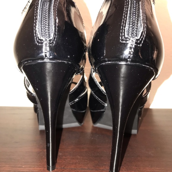 New Mossimo black patent strappy heels - Picture 3 of 3